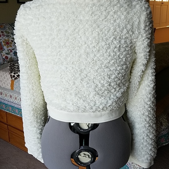 Fluffy white jkt  NWOT - Picture 3 of 7